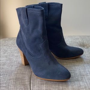 B Makowsky Bfloklie Suede Booties